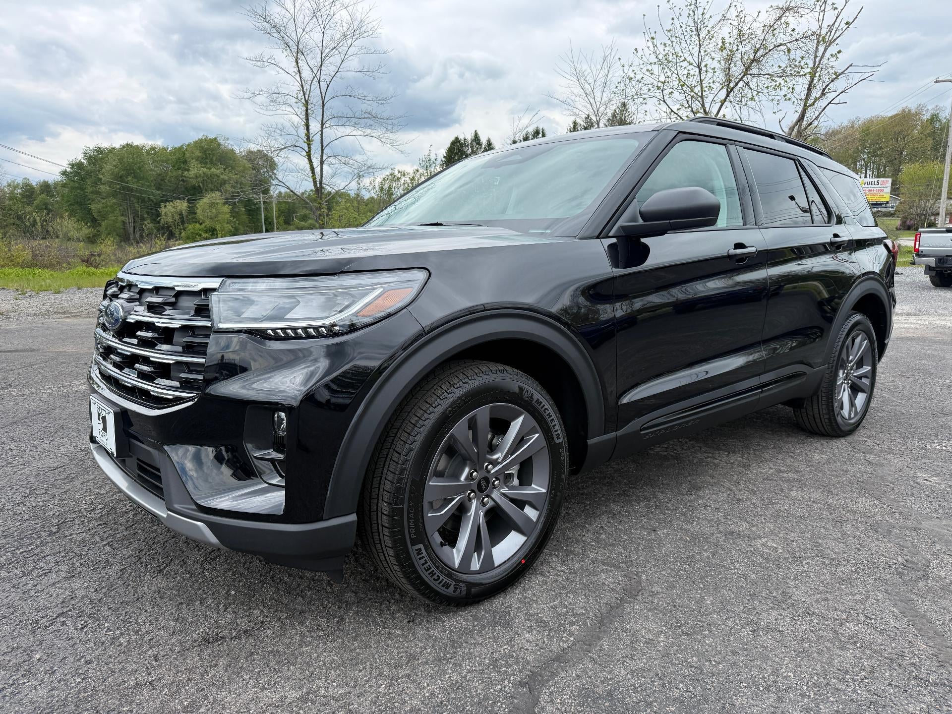 2026 Ford Explorer Active w/100A Pkg 4WD in Agate Black Metallic — front three-quarter view