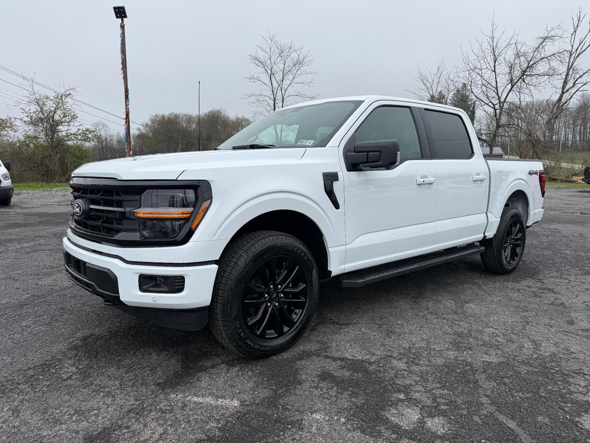 2026 Ford F-150 XLT 4WD SuperCrew 5.5' Box in Oxford White — front three-quarter view